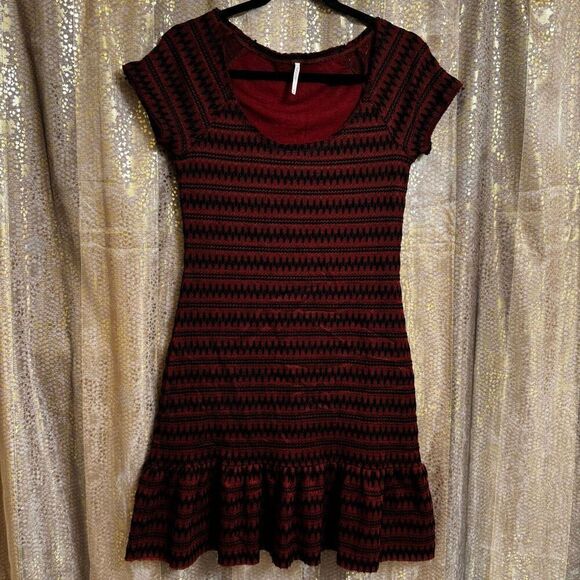 Free People Dresses & Skirts - Free People Cozy Day Flounce Rust Red and Black Patterned Mini Dress Medium